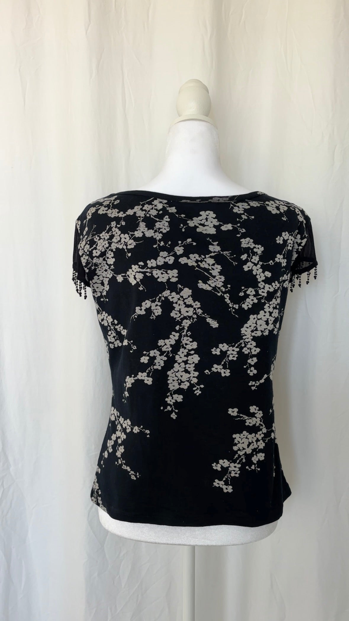 Forbidden Size M Beaded Floral Short Sleeve Top