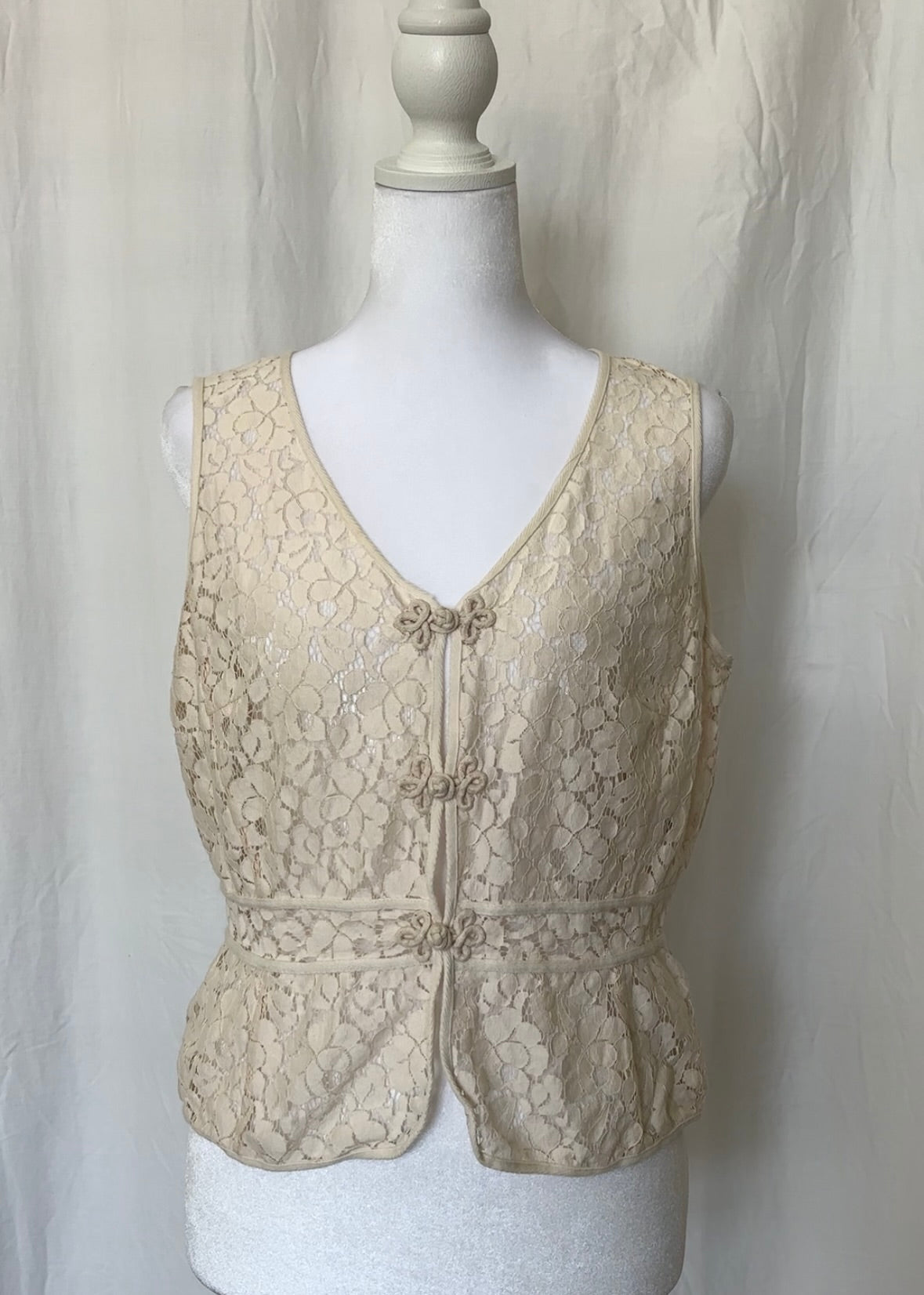 Gianni Bini Size M Lace Sleeveless Vest Top