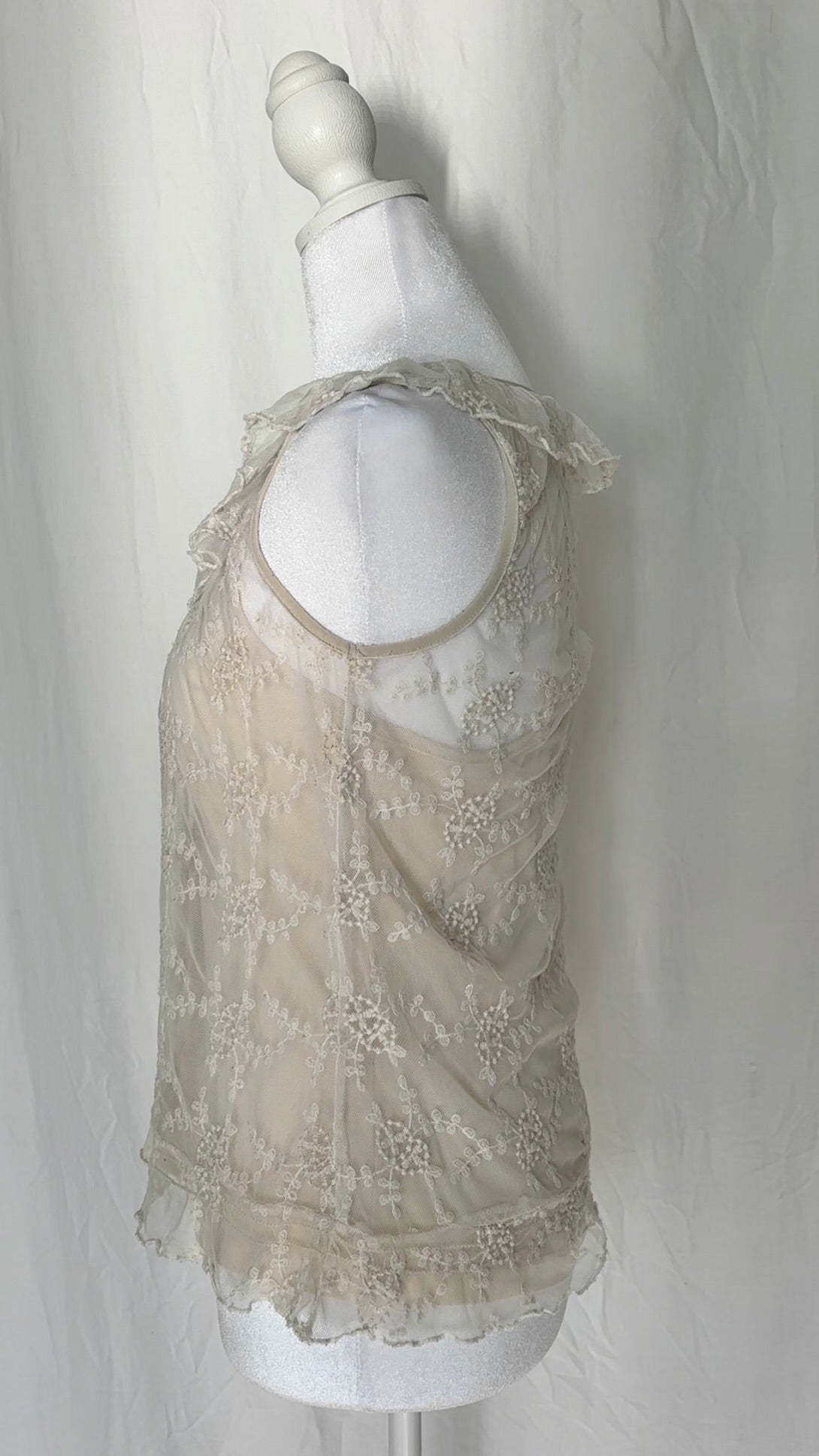 A Diva Size S Lace Ruffle Sleeveless Sleeve Top
