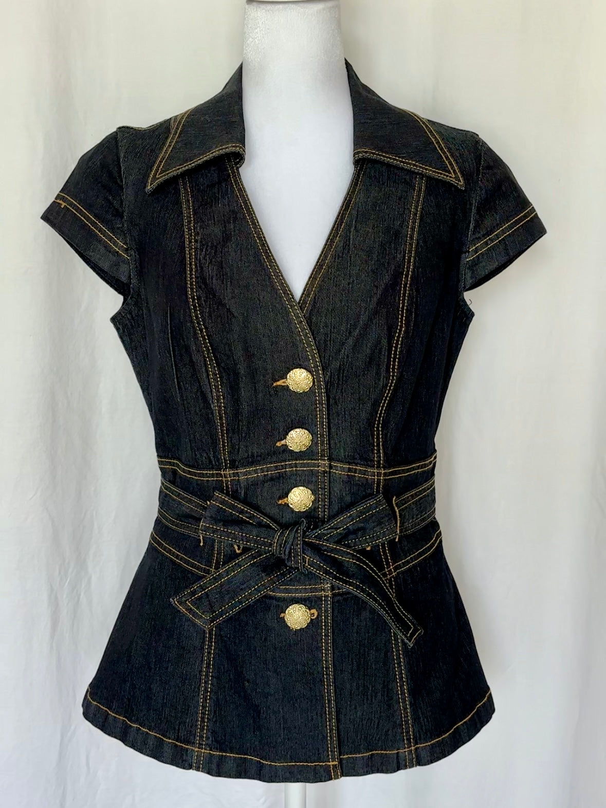 Bisou Bisou Size M Denim Belted Short Sleeve Vest Top
