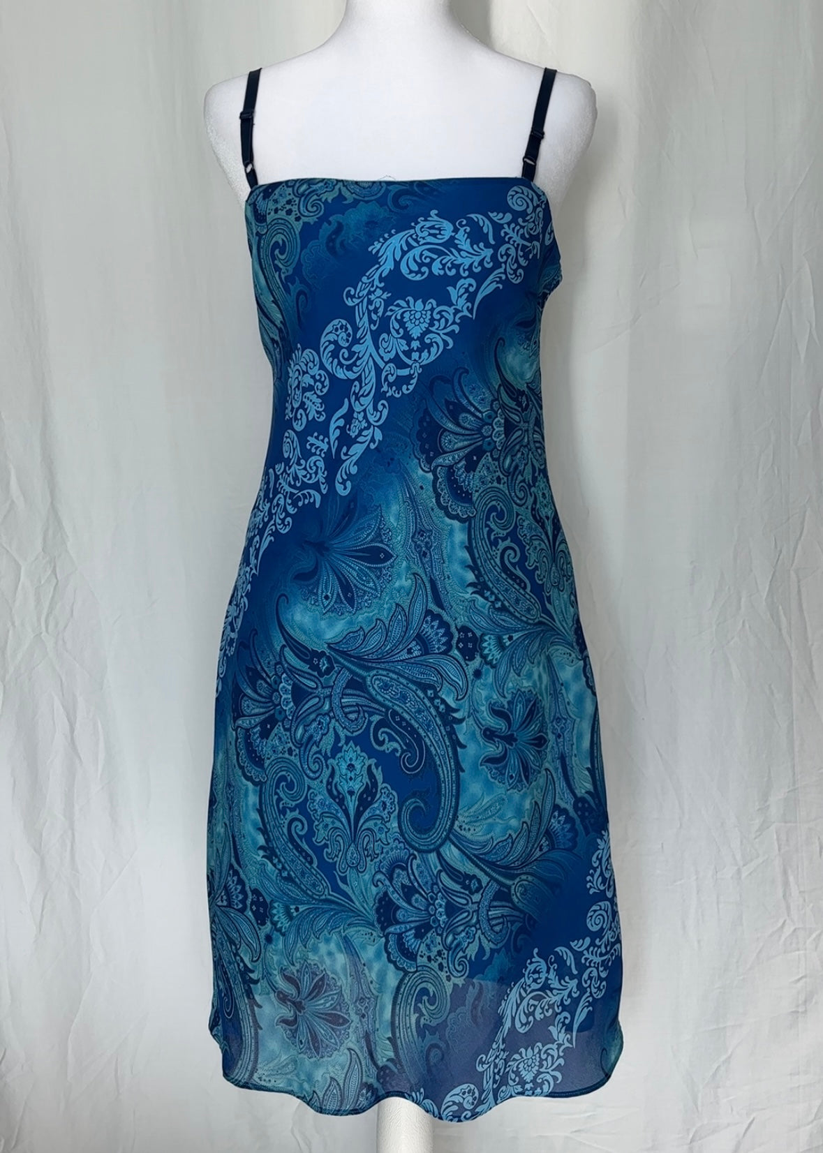 Scarlett Size M Paisley Sleeveless Midi Dress