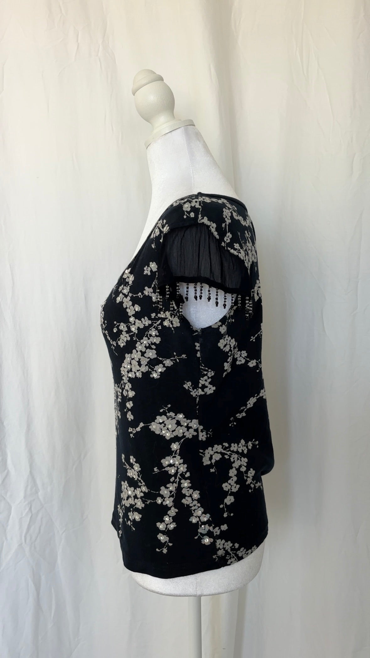 Forbidden Size M Beaded Floral Short Sleeve Top