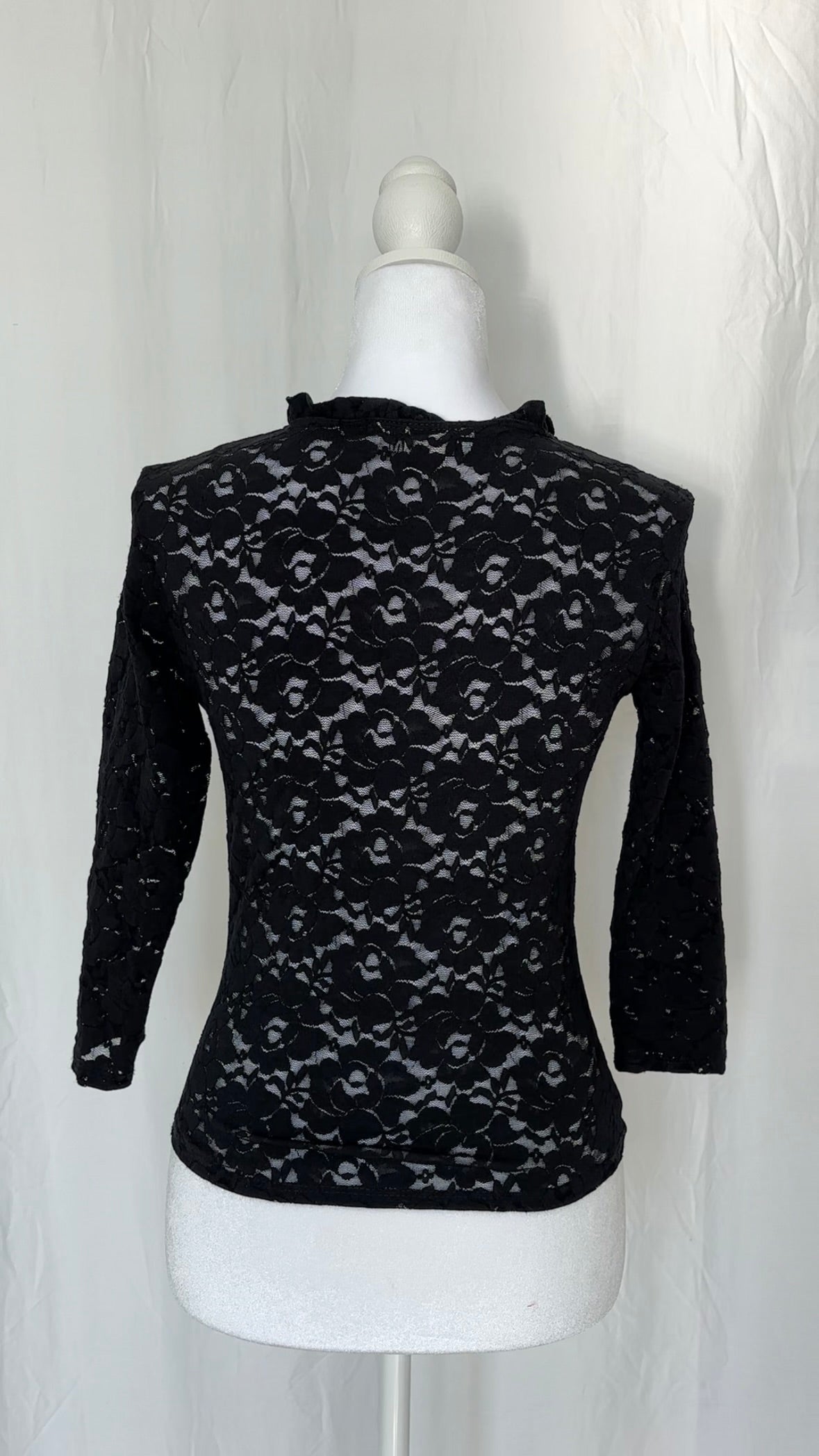 White House Black Market Size S Lace Ruffle Long Sleeve Top