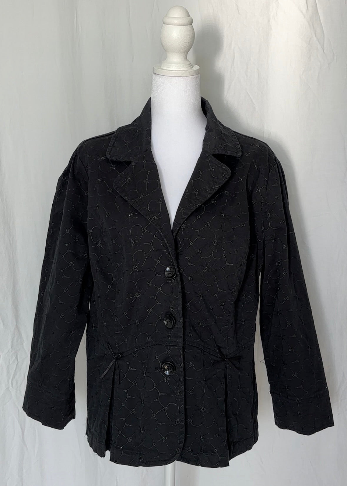 A.M.I Size XL Embroidered Floral Long Sleeve Blazer Outerwear