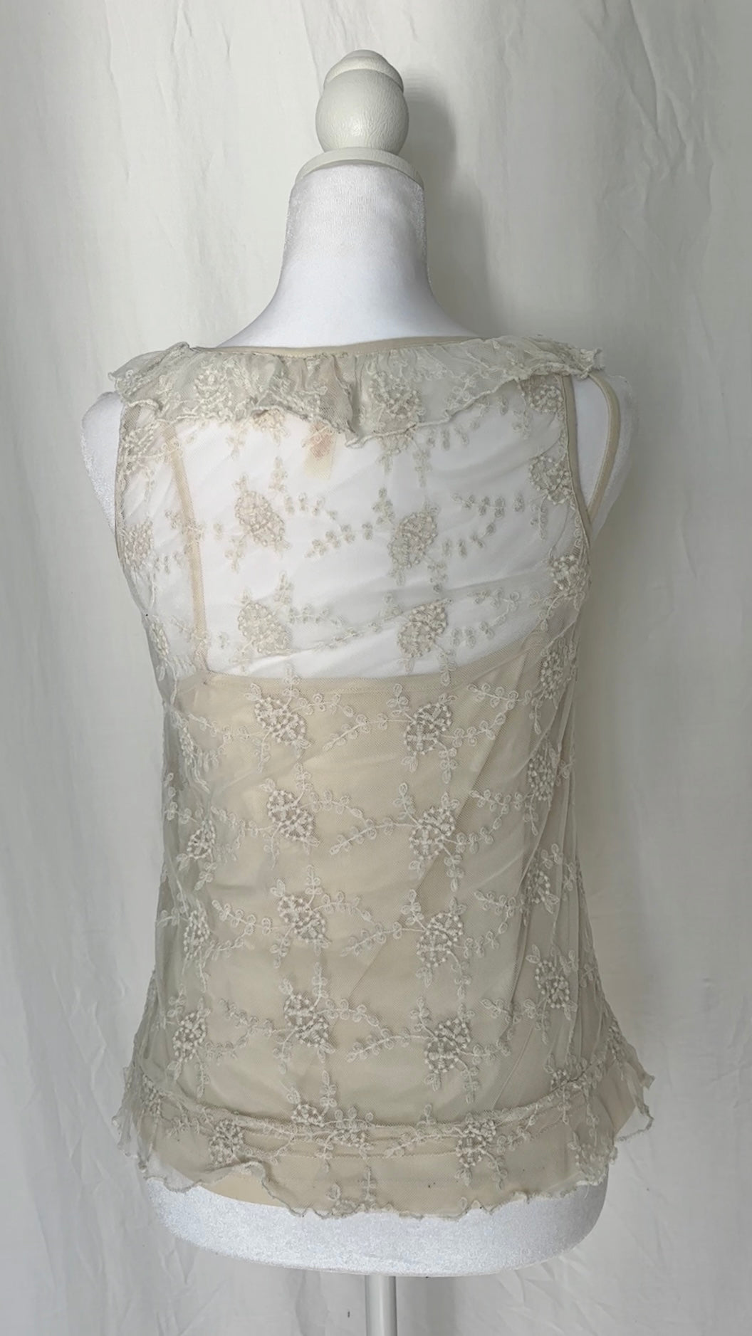 A Diva Size S Lace Ruffle Sleeveless Sleeve Top