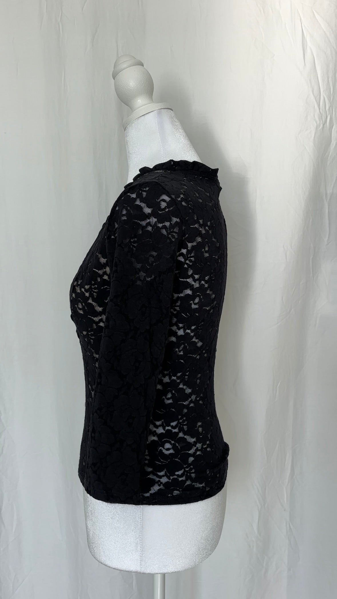 White House Black Market Size S Lace Ruffle Long Sleeve Top